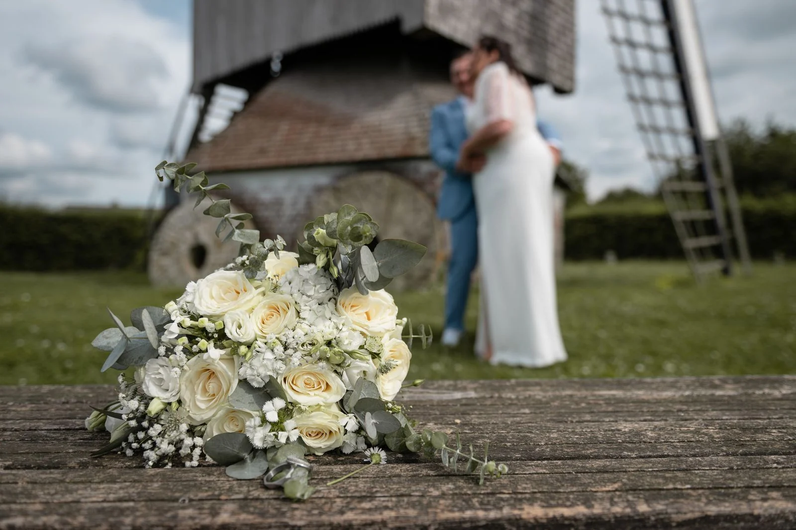 Gasten proosten op het koppel